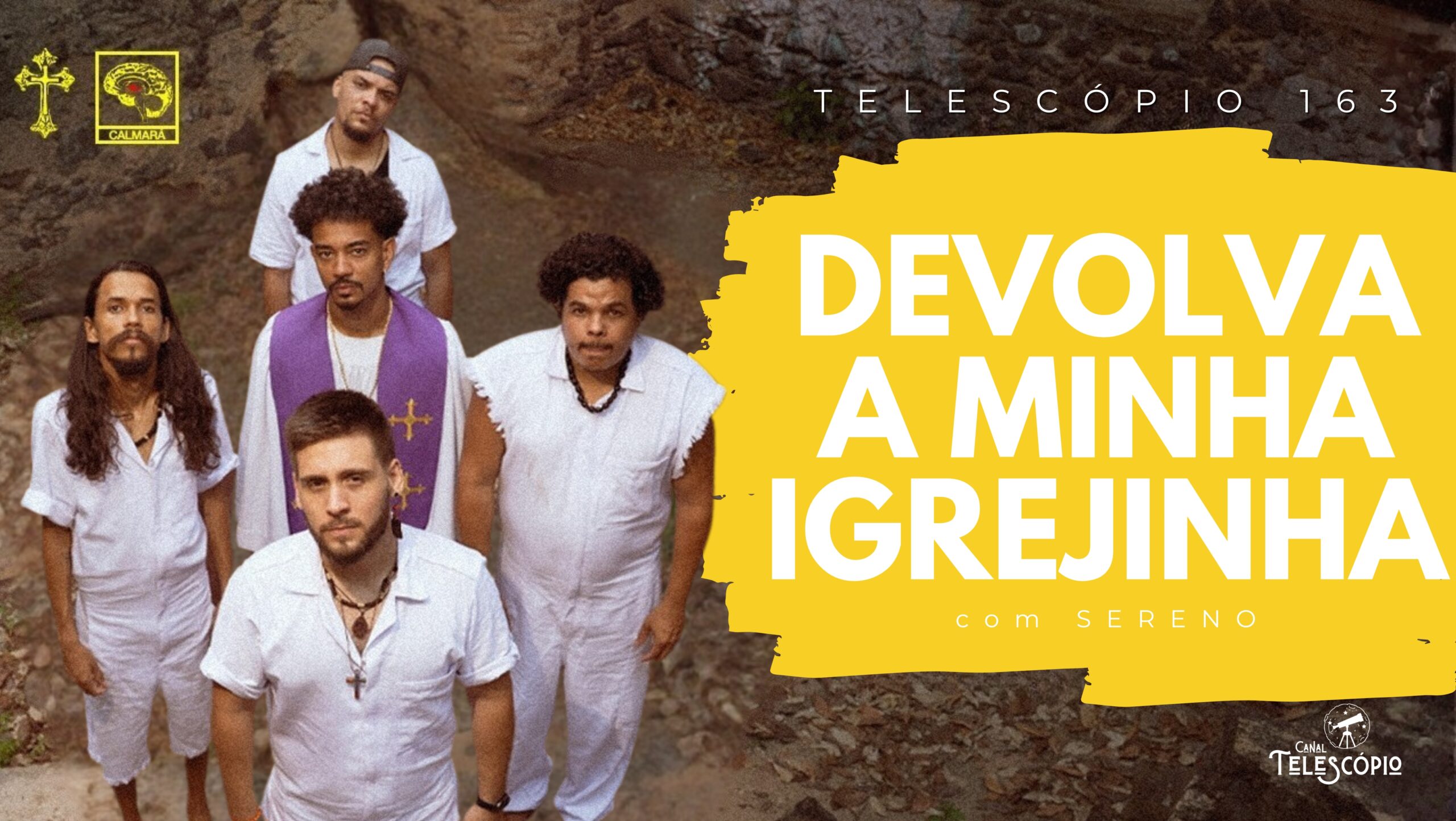 Banda Calmará e César MC perfilados de frente, vestidos de branco em chão de terra. Na frente, título do episódio "Devolva a minha igrejinha" e a legenda "Telescópio 163".
