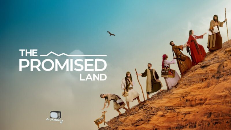Imagem de atores representando o povo hebreu, subindo uma montanha. Na frente o título do episódio "The Promised Land".
